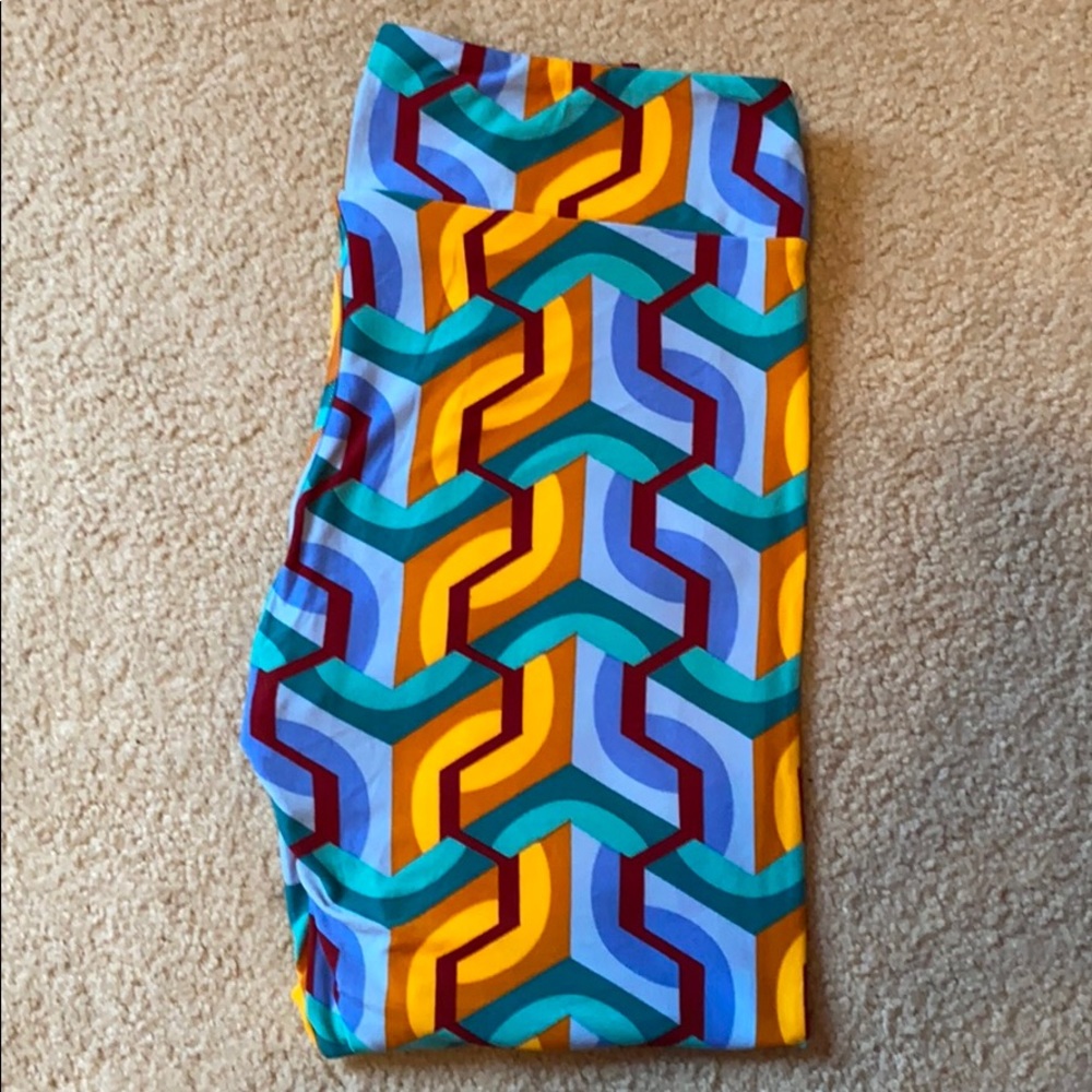 LuLaRoe Tall and Curvy Leggings